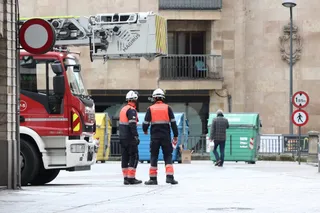 Bomberos movilizados a calle Azafranal. Fotos Andrea M.