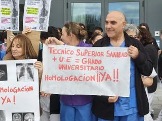 Protestas de los Técnicos Superiores Sanitarios a las puertas del hospital de Salamanca