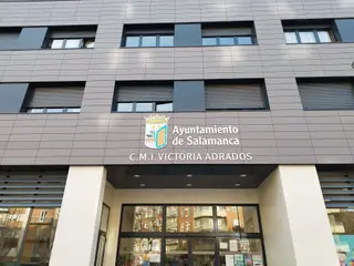 Centros de acción social de Salamanca, Victoria Adrados