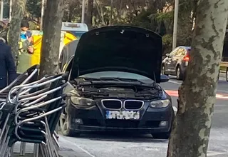 Coche incendidado en la avenida del Doctor Torres Villaroel