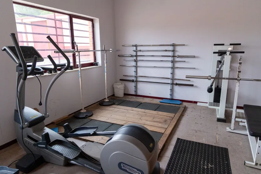 Materiales desgastados en el gimnasio Foto PSOE