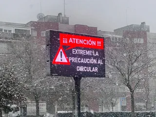 La nieve anega carreteras y tiñe de blanco Salamanca capital y provincia: imágenes de la nevada de este 28 de enero | Patricia Hernández