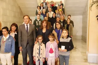 Carbayo recibe a la asociación de padres de niños sordos y a la asociación de resinas con discapacidad auditiva postlocutiva