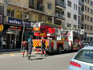 Bomberos del Ayuntamiento de Salamanca en la avenida de Torres Villarroel