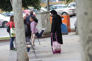 Una mujer acompañada de su hija | Foto: S24H