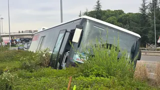 Imagen del vehículo una vez que han sido liberados los pasajeros