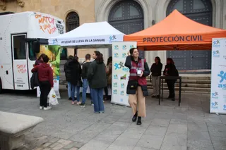Autobús y actividades para incentivar la donación de médula