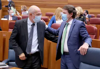 Mañueco cree que Sánchez se tiene que marchar a su casa y Tudanca lo acusa de no decirle “la verdad ni al médico”