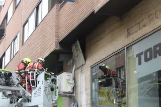Bomberos y Policía Local en la calle Fernando de la Peña (8)