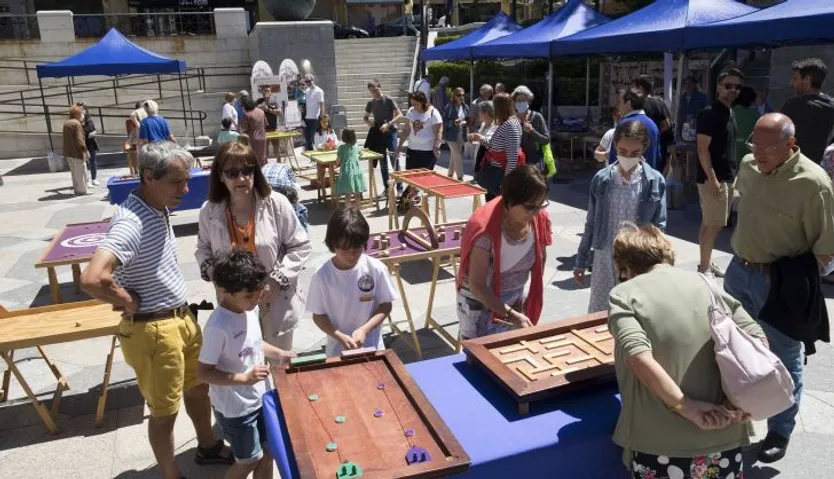 Artesanos de la provincia muestran su trabajo en la Feria de Artesanía de las Sierras Salmantinas. ICAL