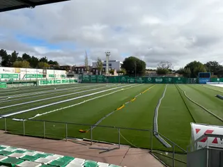 Implantación del nuevo césped en el Municipal Luis Ramos | FOTO CD GUIJUELO