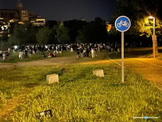 Botellones durante el fin del estado de alarma en Puente Romano y Plaza Mayor