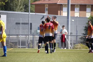Los jugadores del Carbajosa celebran un gol ante el RS Monterrey B | FOTO SALAMANCA24HORAS.COM