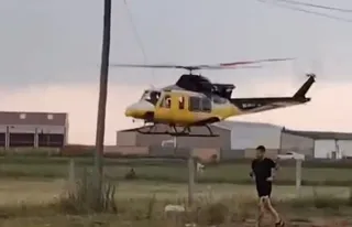 Un helicóptero aterriza de emergencia en Villares de la Reinas tras ser alcanzado por un rayo | Vídeo Radio Arte