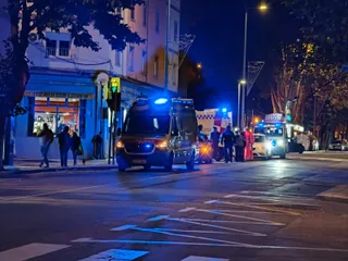 Ambulancia y Policía en la avenida de los Cedros por un accidente entre dos turismos en una imagen de archivo | S24H