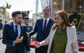 Rafael Pérez Ruiz visitó las obras de la futura de la Guardia Civil en la localidad que estarán terminadas a final de año. ICAL