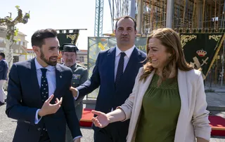 Rafael Pérez Ruiz visitó las obras de la futura de la Guardia Civil en la localidad que estarán terminadas a final de año. ICAL