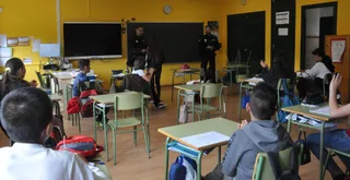 Los alumnos del Colegio María Díaz de Béjar reciben el carné de Ciberexpert@s de la Policía Nacional