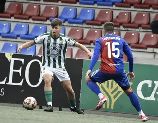 Boigues, ante el Langreo | FOTO CD GUIJUELO