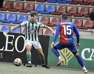 Boigues, ante el Langreo | FOTO CD GUIJUELO