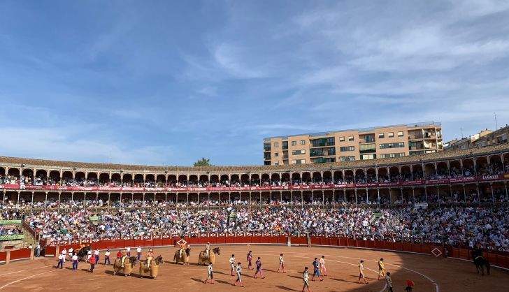 Paseíllo de la cuarta corrida de la Feria
