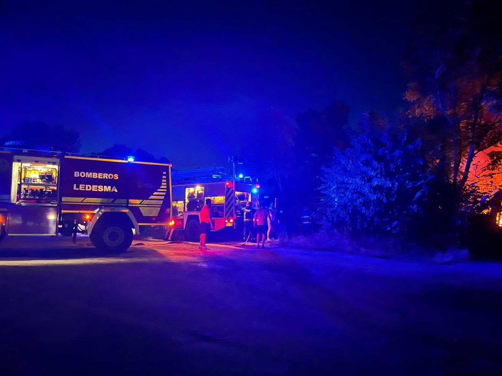 Incendio en un taller en  Ledesma. Asociaci&oacute;n de Bomberos de Ledesma