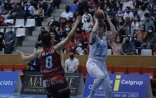Katie Lou lanza ante Araujo | FOTO CB AVENIDA