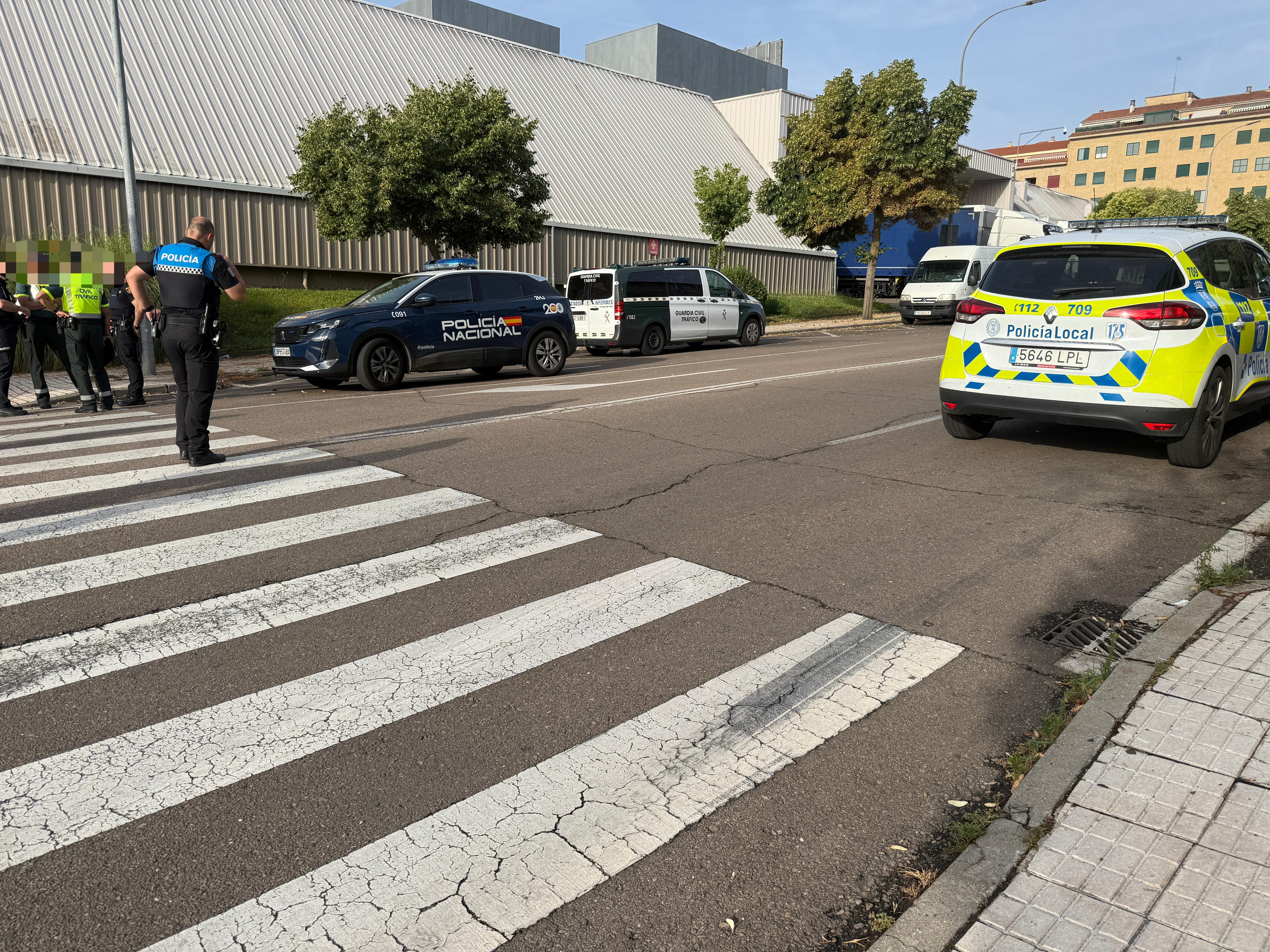  Interceptan a un conductor tras darse a la fuga en un control y chocar contra una se&ntilde;al de tr&aacute;fico en Salamanca capital