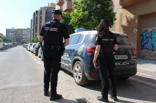 Pareja de agentes de la Policía Nacional. Foto EP