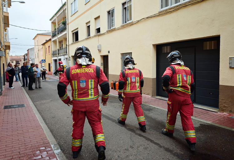Tres Personas Han Requerido Asistencia Sanitaria Este Lunes Por Inhalaci&oacute;n De Humo Tras Declararse Un Incendio En Una Vivienda De Un Bloque De Tres Plantas Situado En La Calle San Marcial De Ciudad Rodrigo