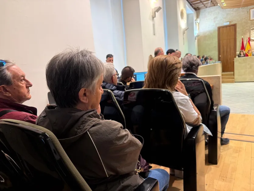 Vecinos de Villamayor protestan por el biogas en el pleno de Salamanca