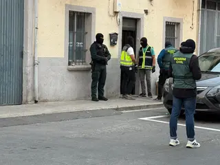 Registros Por Parte De La Guardia Civil Y La Policía Nacional De Salamanca En Una Vivienda Y Un Vehículo Del Barrio Del Zurguén | Salamanca24horas