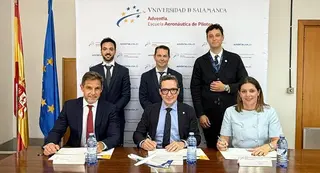 Adventia y Canaryfly firman un acuerdo para facilitar la incorporación de nuevos pilotos a la aerolínea canaria