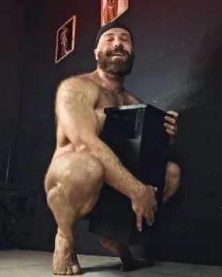 Imagen en las redes sociales de Yuri Tolochko con su cenicero de bar