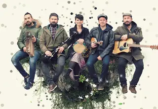 FOLK ON CREST 1