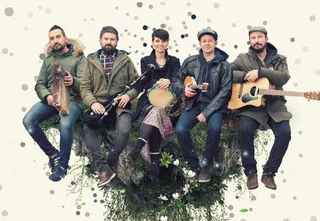 FOLK ON CREST 1