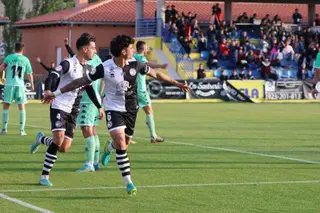 Óscar Sanz celebra el 2-0 ante la Cultural Leonesa | FOTO ANDREA MATEOS