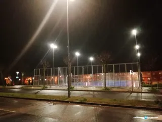 Luces instalación deportva Puente Ladrillo