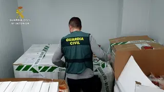 Una operación de la Guardia Civil contra la propiedad industrial por la venta fraudulenta de productos cárnicos en la provincia de Salamanca en 2021. GUARDIA CIVIL