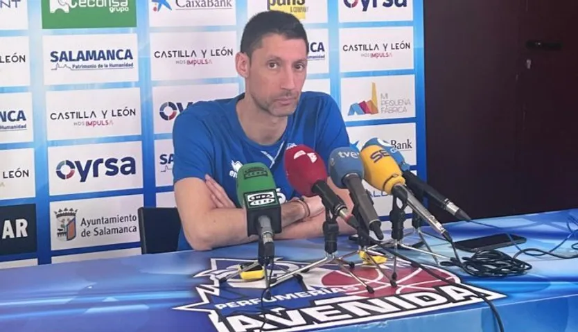 Pepe Vázquez, entrenador de Perfumerías Avenida