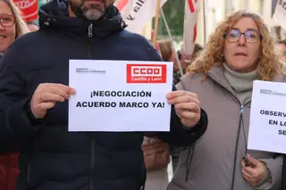 Los sindicatos se movilizan por tercera semana consecutiva para exigir un "salario digno" frente a la Diputación | Salamanca24horas
