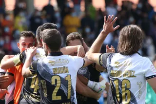 Los jugadores de Unionistas celebran la victoria ante el Deportivo / FOTO SALAMANCA24HORAS.COM