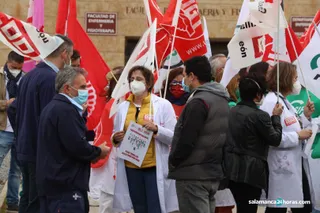 Concentración de UGT, CCOO, CSIF y CGT contra el acuerdo de la Junta con SATSE en imagen de archivo