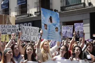Valeria Quer, hermana de Diana Quer, portando una pancarta durante la manifestación en Madrid contra la sentencia de 'La Manada' EP