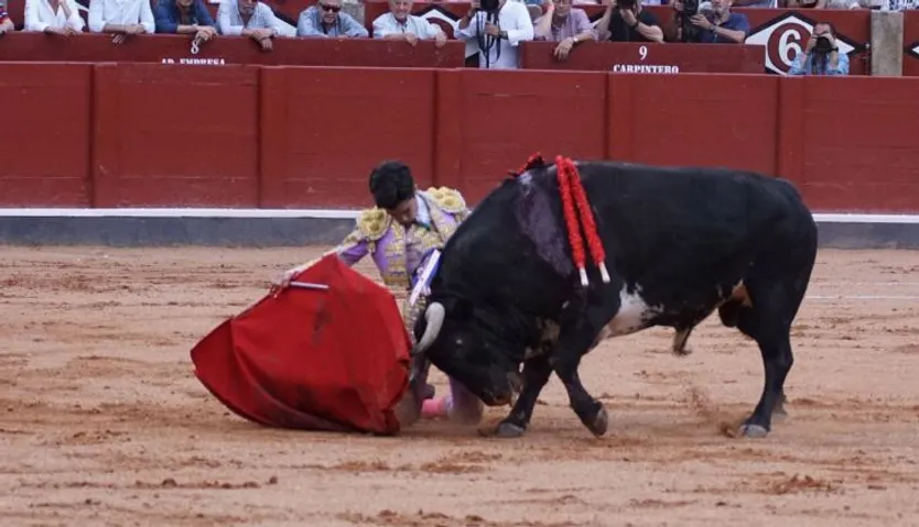 Mano mano entre Morante de la Puebla y Marco Pérez por San Juan de Sahagún en Salamanca: imágenes del festejo