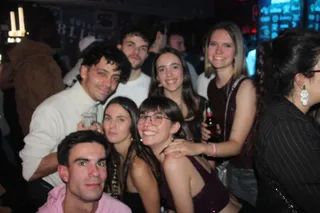 El Fin de Año Universitario continua por los bares de la capital del Tormes tras las doce campanadas | Mateo G.J.