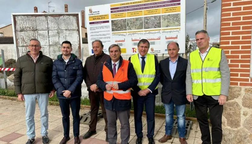 Visita del consejero de Movilidad, José Luis Sanz a Macotera