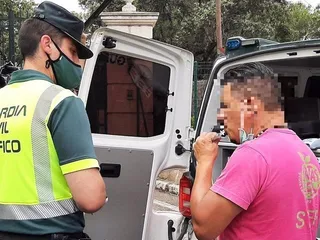 Control de alcoholemia a un conductor. Foto EP