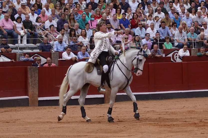 Rui Fernandes en el primer toro en su regreso a La Glorieta dos décadas después