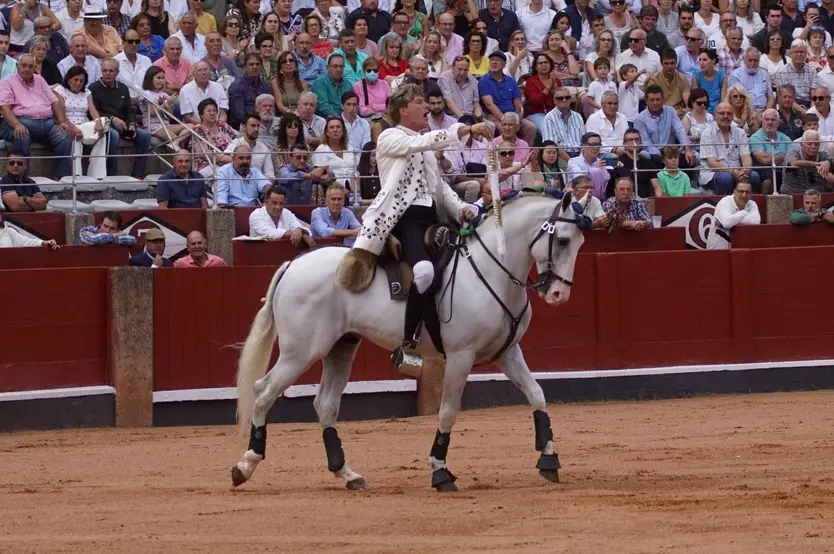 Rui Fernandes en el primer toro en su regreso a La Glorieta dos décadas después